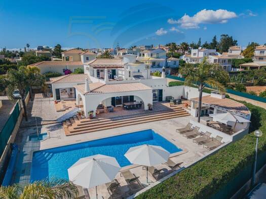 Haus zum Kauf 1.100.000 € 275 m² 1.007 m² Grundstück Lagoa e Carvoeiro 8400