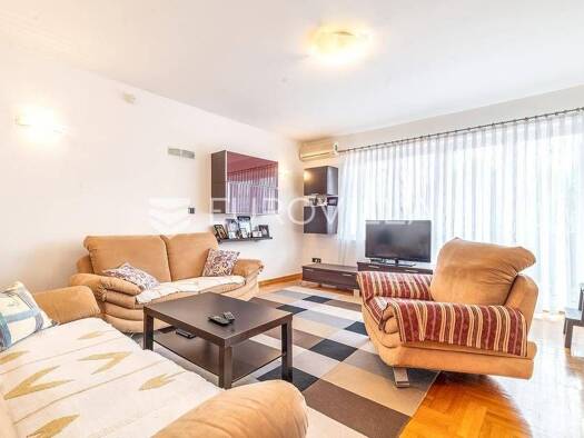 Haus zum Kauf 295.000 € 6 Zimmer 410 m² Sesvete Sesvete