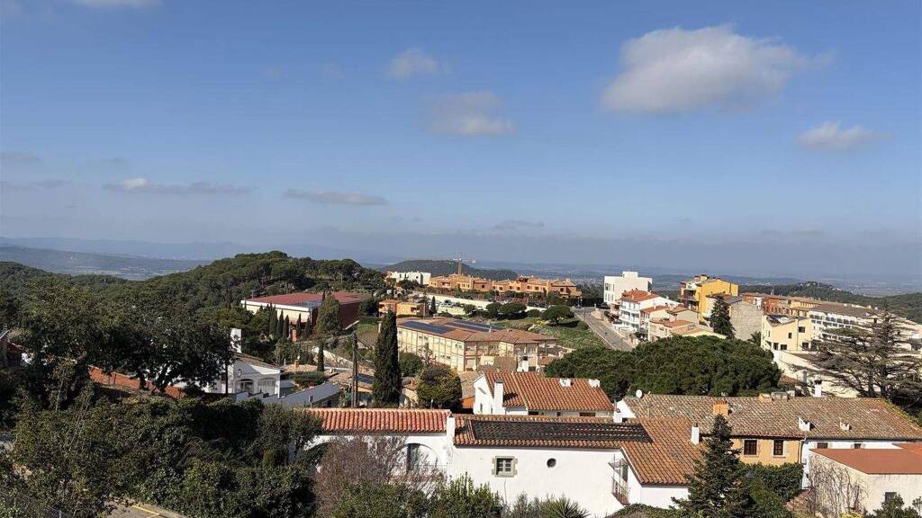 Immobilie in Wesenberg - Doppelhaushälfte mit Garten, Terrasse und großer Garage in Begur - Bild 0