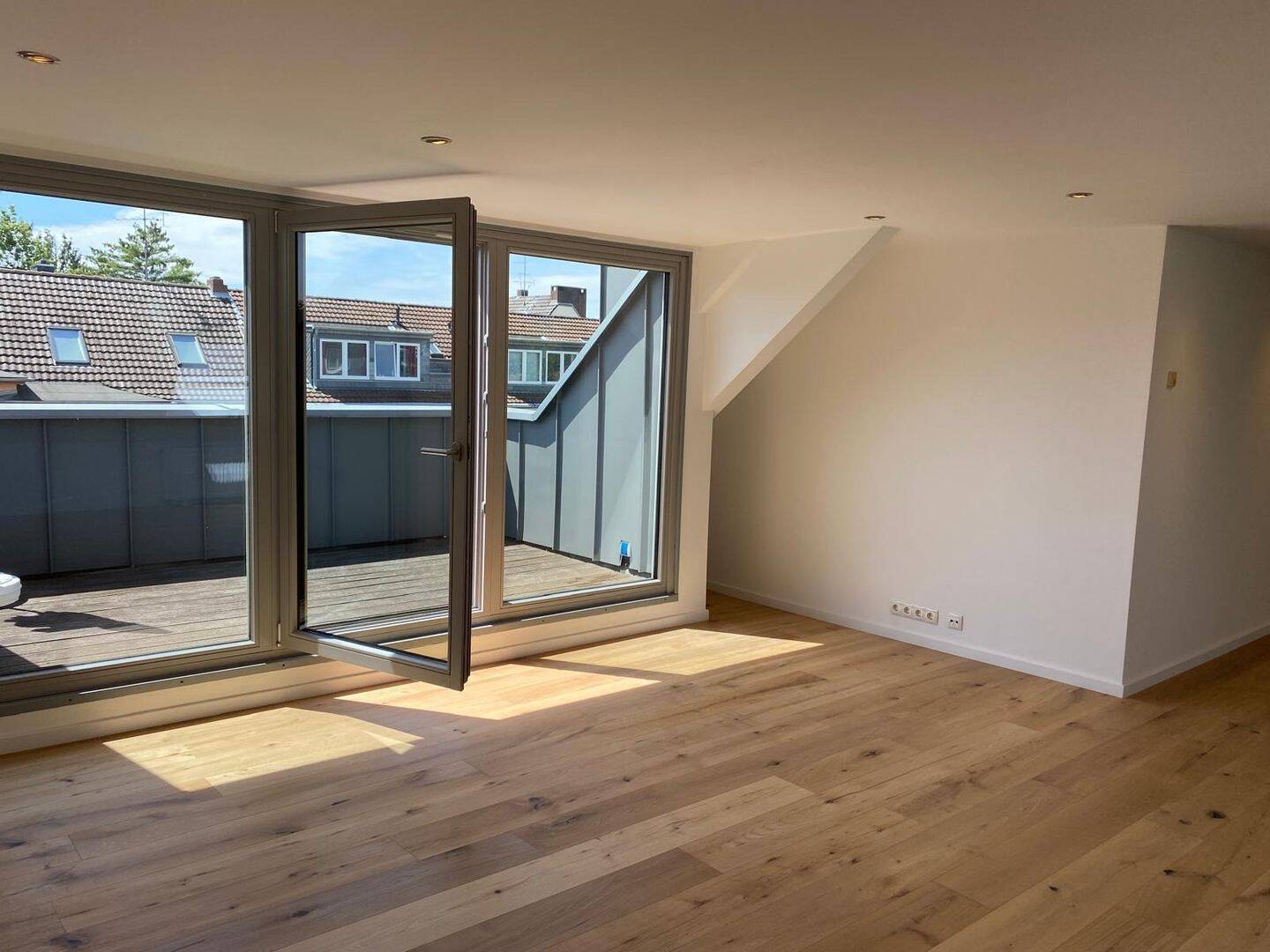 Freie, frisch sanierte 2-Zimmer -ETW im Dachgeschoß mit Terrasse im begehrten Wohnviertel Köln-Ehrenfeld. – Baadenberger Str., 50825 Köln – Vorschaubild 19