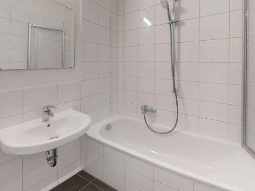 Wohnung zur Miete 401 € 3 Zimmer 57,2 m² 4. Geschoss Lachsweg 1 Heide Nord Halle 06120