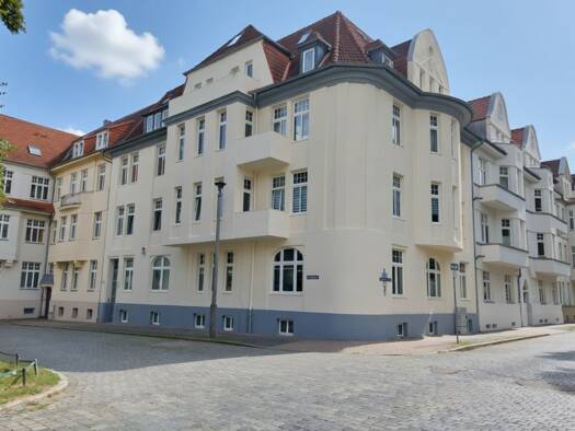 Mehrfamilienhaus zum Kauf als Kapitalanlage geeignet 1.150.000 € 23 Zimmer 700,3 m² 292 m² Grundstück Paulsstadt Schwerin 19053