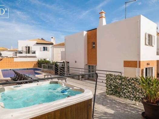 Haus zum Kauf 830.000 € 244 m² 414 m² Grundstück Albufeira e Olhos de Água 8200