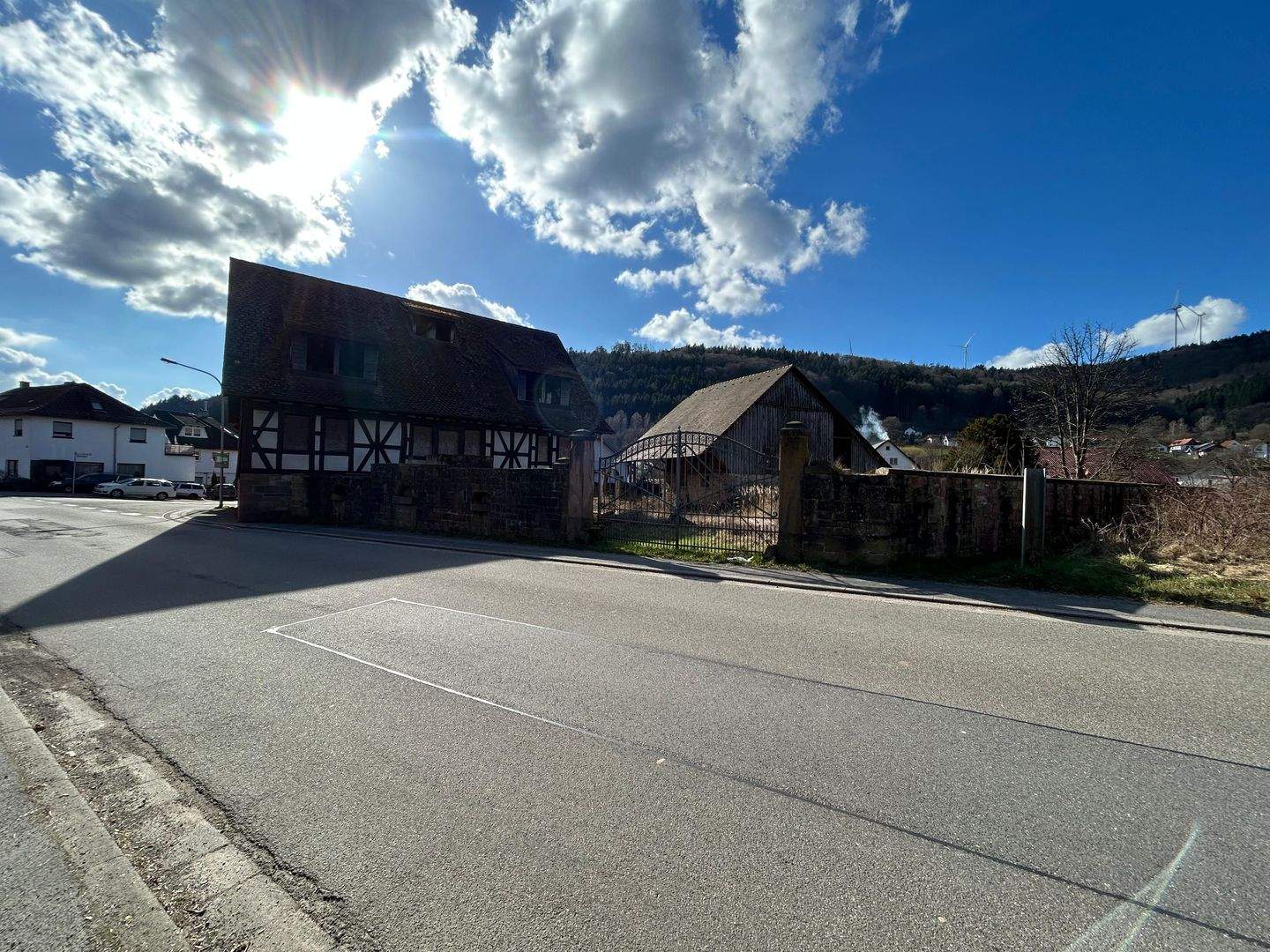 Immobilie in Wald-Michelbach - Großzügiges Fachwerk-Anwesen mit Gästehaus, Innenhof & zusätzlichem Baugrundstück - Bild 1