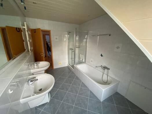 Wohnung zur Miete 1.100 € 3 Zimmer 105 m² Geschoss 1/1 frei ab sofort Rottendorf 97228