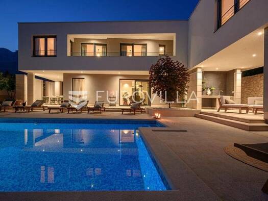 Villa zur Miete - Erstbezug 3.000 € 3 Zimmer 250 m² Kaštel Sućurac Kaštel Sućurac 21212