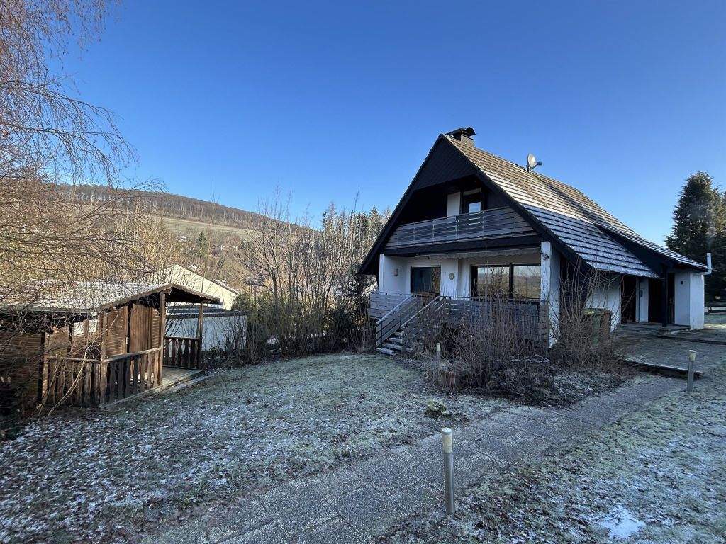 Immobilie in Diemelsee - Charmantes Einfamilien- oder Ferienhaus mit Garage in Diemelsee-Heringhausen - Bild 1