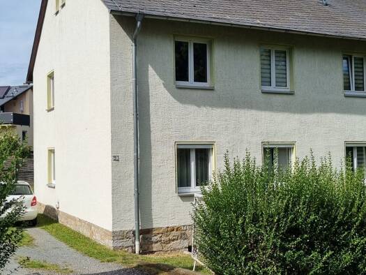 Wohnung zur Miete 310 € 2 Zimmer 42 m² 1. Geschoss frei ab sofort Richard-Bartholdt-Straße 2a Schleiz 07907