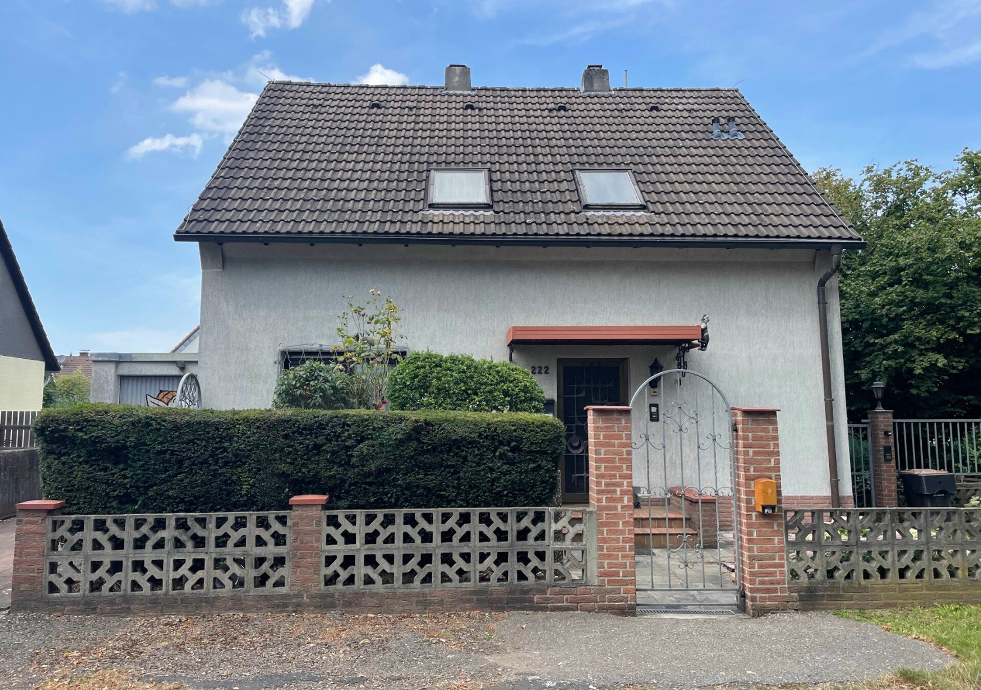 Mehrfamilienhaus zur Zwangsversteigerung 355.000 € 6 Zimmer 156 m²<br/>Wohnfläche 510 m²<br/>Grundstück Gerresheim Düsseldorf 40625