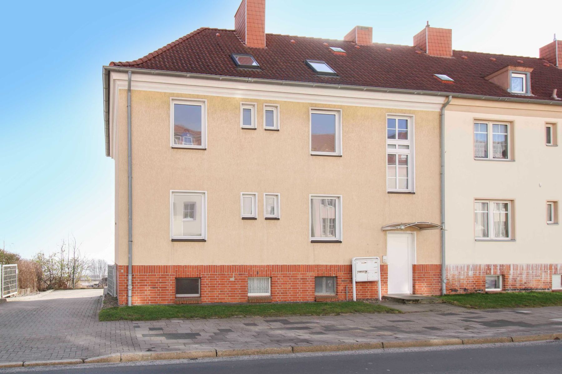 Mehrfamilienhaus zum Kauf 399.000 € 9 Zimmer 194,1 m²<br/>Wohnfläche 309,1 m²<br/>Grundstück Sassnitz Sassnitz 18546