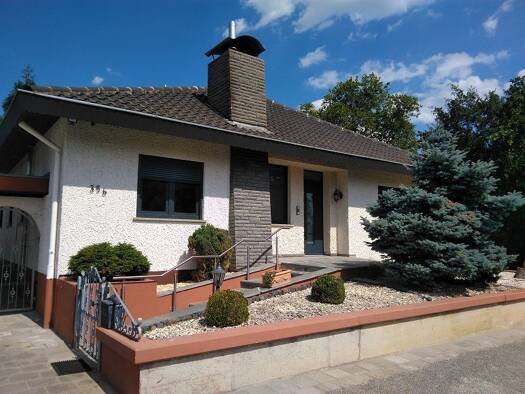 Bungalow zur Miete 1.300 € 7 Zimmer 149 m² 493 m² Grundstück frei ab 01.01.2027 Biblis Biblis 68647