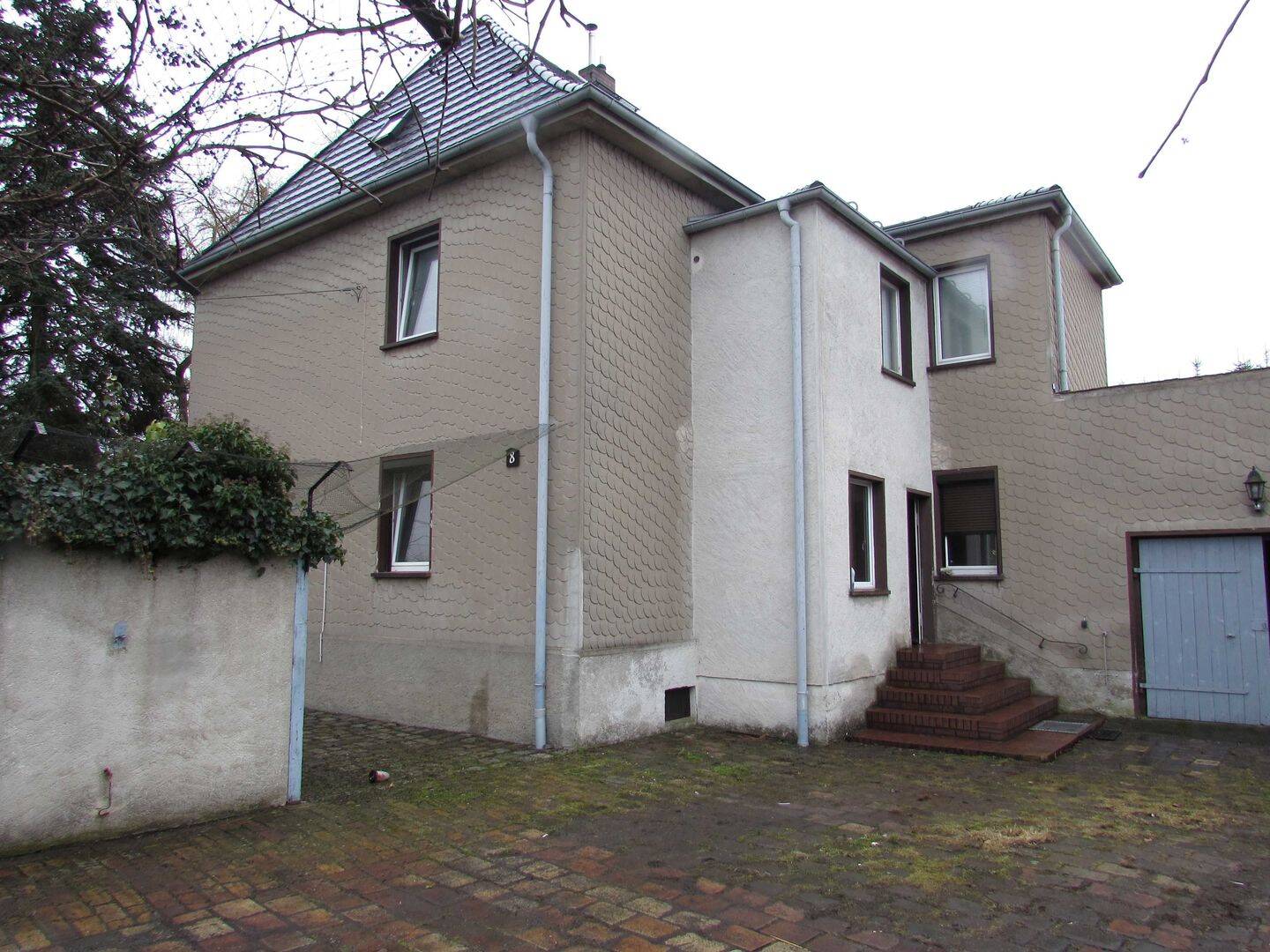 Immobilie in Schwarzheide - geräumiges Wohnhaus mit NG, 3 Gargen & Grundstück in guter Lage von Schwarzheide - Bild 1