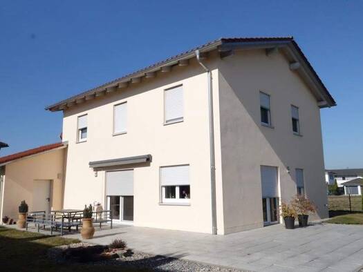 Einfamilienhaus zum Kauf 595.000 € 3,5 Zimmer 133 m² 656 m² Grundstück Atting 94348