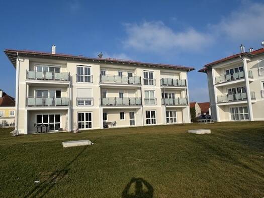 Wohnung zur Miete 990 € 3 Zimmer 92 m² Geschoss 1/3 frei ab 01.03.2026 Pfarrer-Stirner-Straße 4 a Kirchham 94148