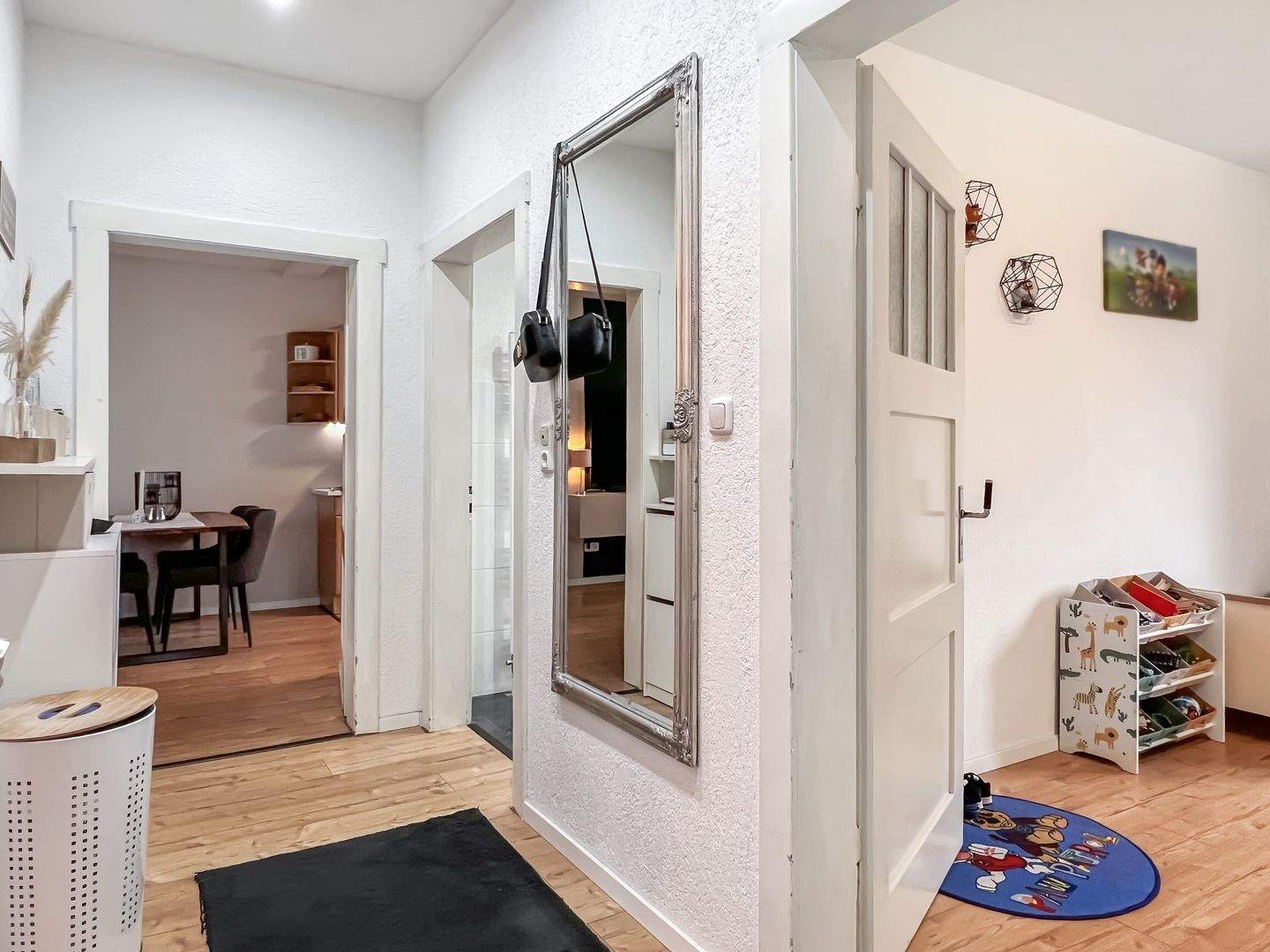 Immobilie in Hessisch Oldendorf - Wohnen mit Garten: Gepflegte Erdgeschosswohnung im Zweifamilienhaus mit Garage - Bild 1