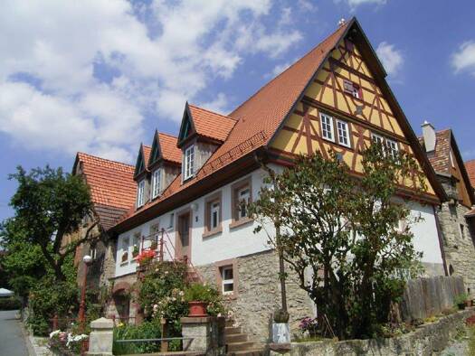 Haus zum Kauf 520.000 € 14 Zimmer 450 m² 1.113 m² Grundstück Schillingstadt Ahorn 74744