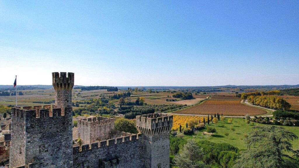 Schloss zum Kauf 5.000.000 € 36 Zimmer 1.029 m² 11.710 m² Grundstück UZES 30700