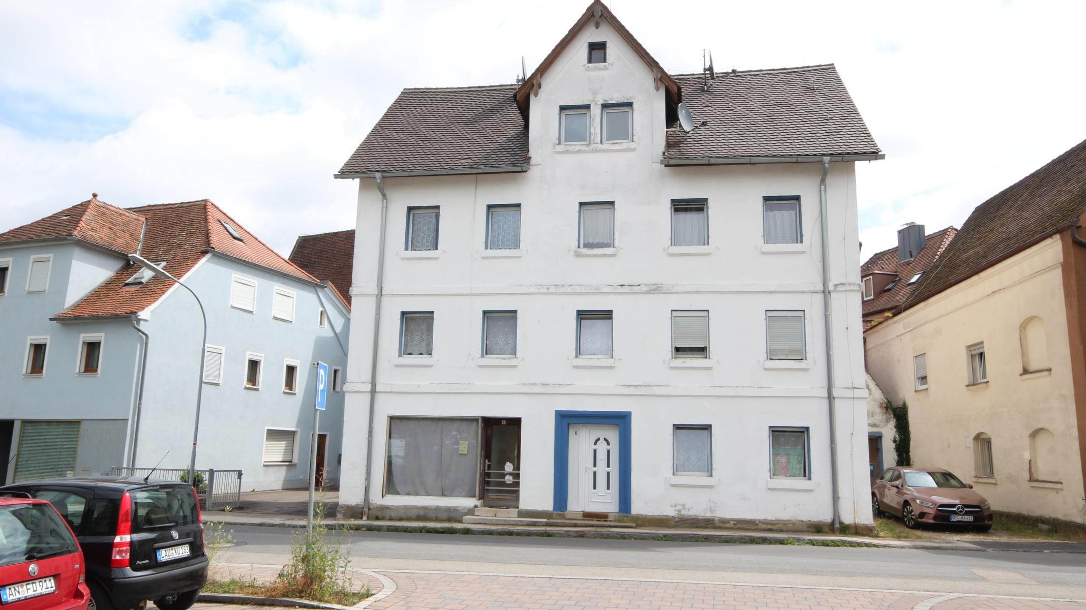 Wohn- und Geschäftshaus zum Kauf als Kapitalanlage geeignet 229.000 € 12 Zimmer 300 m²<br/>Fläche 302 m²<br/>Grundstück Windsbach Windsbach 91575