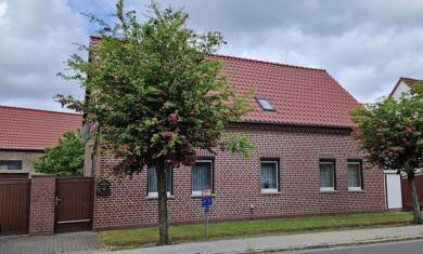Einfamilienhaus zum Kauf 169.000 € 7 Zimmer 154 m² 1.240 m² Grundstück frei ab sofort Bahnhofstraße 16 Bergwitz Kemberg 06901