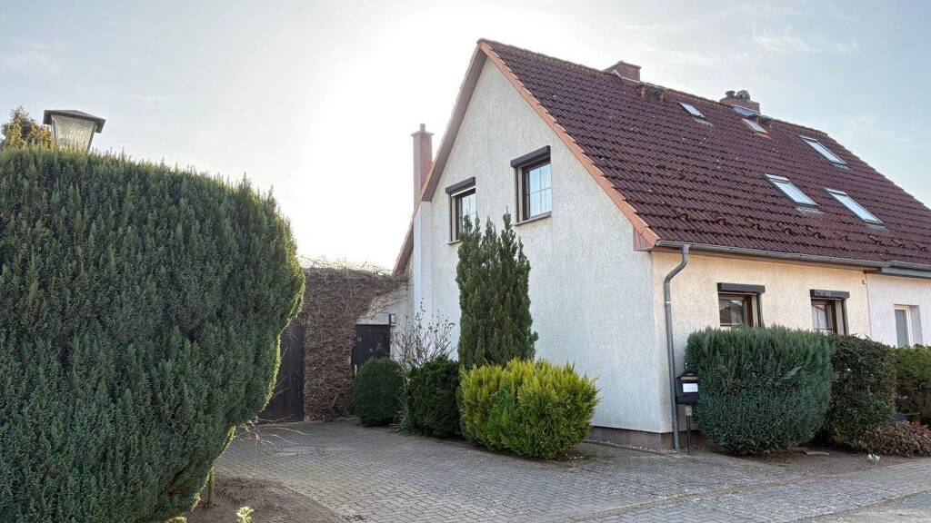 Doppelhaushälfte zum Kauf 160.000 € 3 Zimmer 110 m² 487 m² Grundstück Tribsees 18465