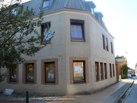 Wohn- und Geschäftshaus zum Kauf als Kapitalanlage geeignet 260.000 € 5,5 Zimmer 274 m² 385 m² Grundstück Hohenwestedt 24594