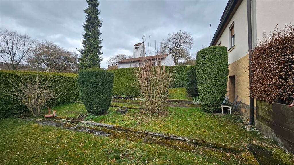 Haus zum Kauf 110.000 € 4 Zimmer 75 m² frei ab sofort Üchtelhausen 97532