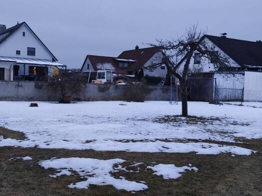 Wohnung zur Miete 750 € 4 Zimmer 95 m² Geschoss 1/2 frei ab sofort Mantel 92708