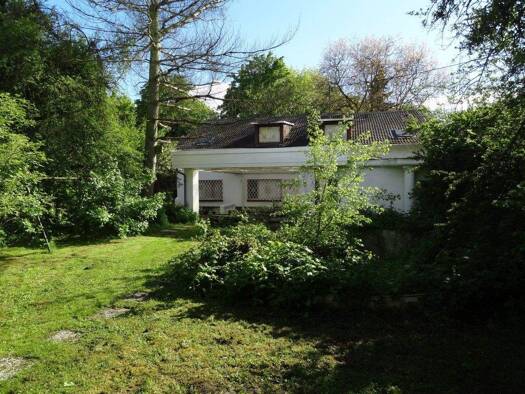 Villa zum Kauf 14 Zimmer 320 m² 2.300 m² Grundstück Sossenheim Frankfurt am Main 65936