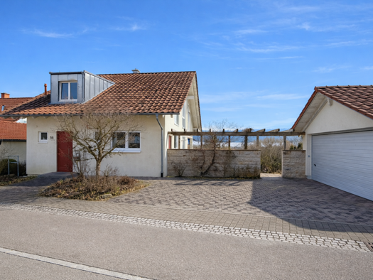 Einfamilienhaus zum Kauf 695.000 € 8 Zimmer 216 m² 747 m² Grundstück frei ab 01.04.2026 Überauchen Brigachtal 78086