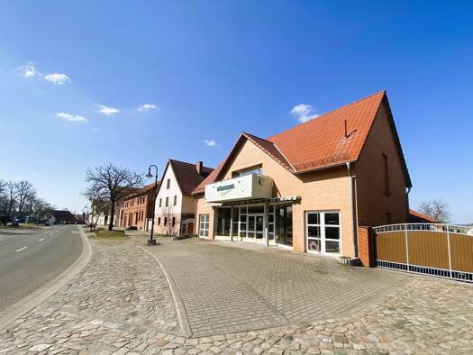 Büro zur Miete 2.500 € 3 Zimmer 297 m² Bürofläche teilbar ab 50 m² Lindenplatz 4 A Flechtingen Flechtingen 39345