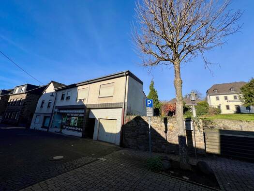 Einfamilienhaus zum Kauf 265.000 € 6 Zimmer 330 m² 681 m² Grundstück frei ab 31.10.2026 Kirchstraße 11 Nickenich 56645