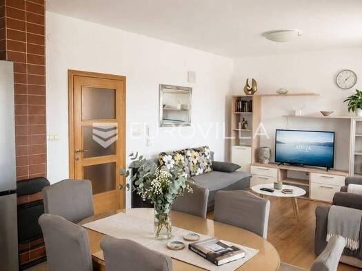 Wohnung zur Miete 800 € 2 Zimmer 100 m² 1. Geschoss Kastel Novi Kaštel Novi