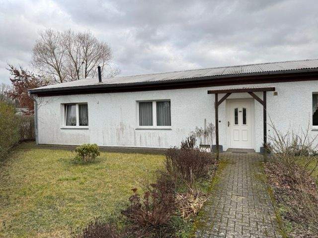 Immobilie in Rastow - Viel Platz auf einer Ebene: Großzügiger Bungalow mit Potenzial im Schweriner Umland - Bild 1
