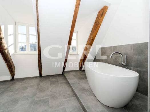 Wohnung zur Miete 2.380 € 2 Zimmer 216,5 m² frei ab sofort Straubing 94315