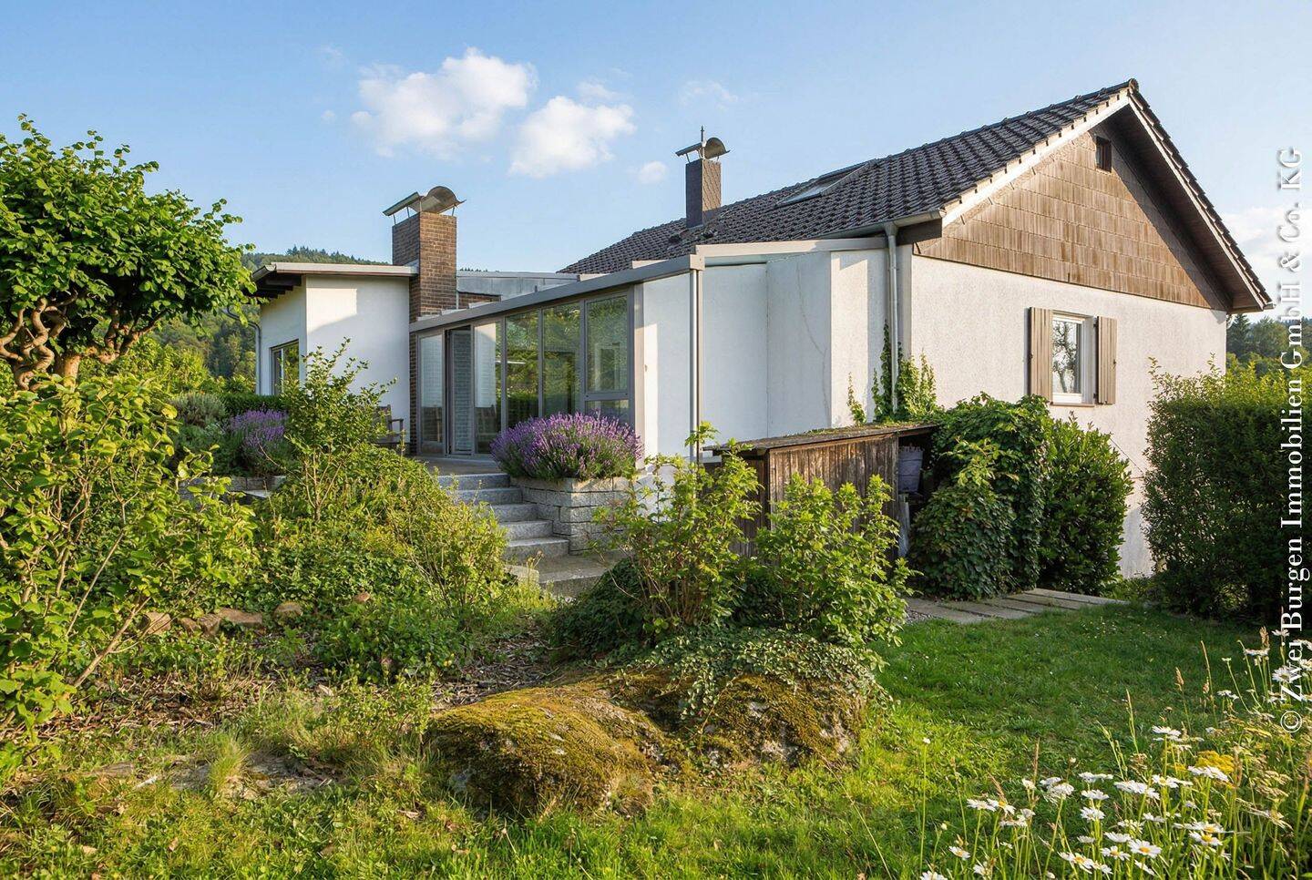 Immobilie in Weinheim - Naturnah wohnen mit kurzen Schulwegen -  6-Zimmer-Einfamilienhaus mit ELW, Weinheim-Steinklingen - Bild 2