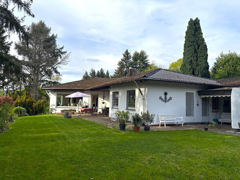 Villa zum Kauf 250 m² 2.853 m² Grundstück Ruwer Trier 54292