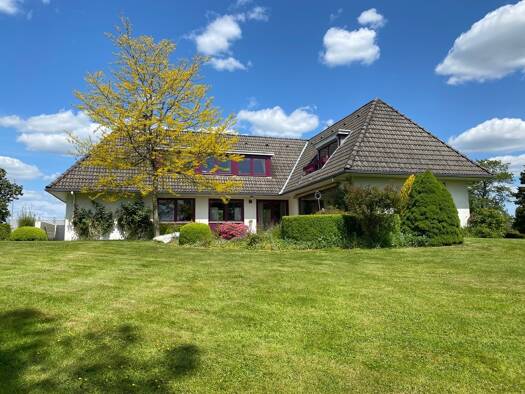 Einfamilienhaus zum Kauf 499.000 € 8 Zimmer 221 m² 4.100 m² Grundstück frei ab sofort Böklund 24860