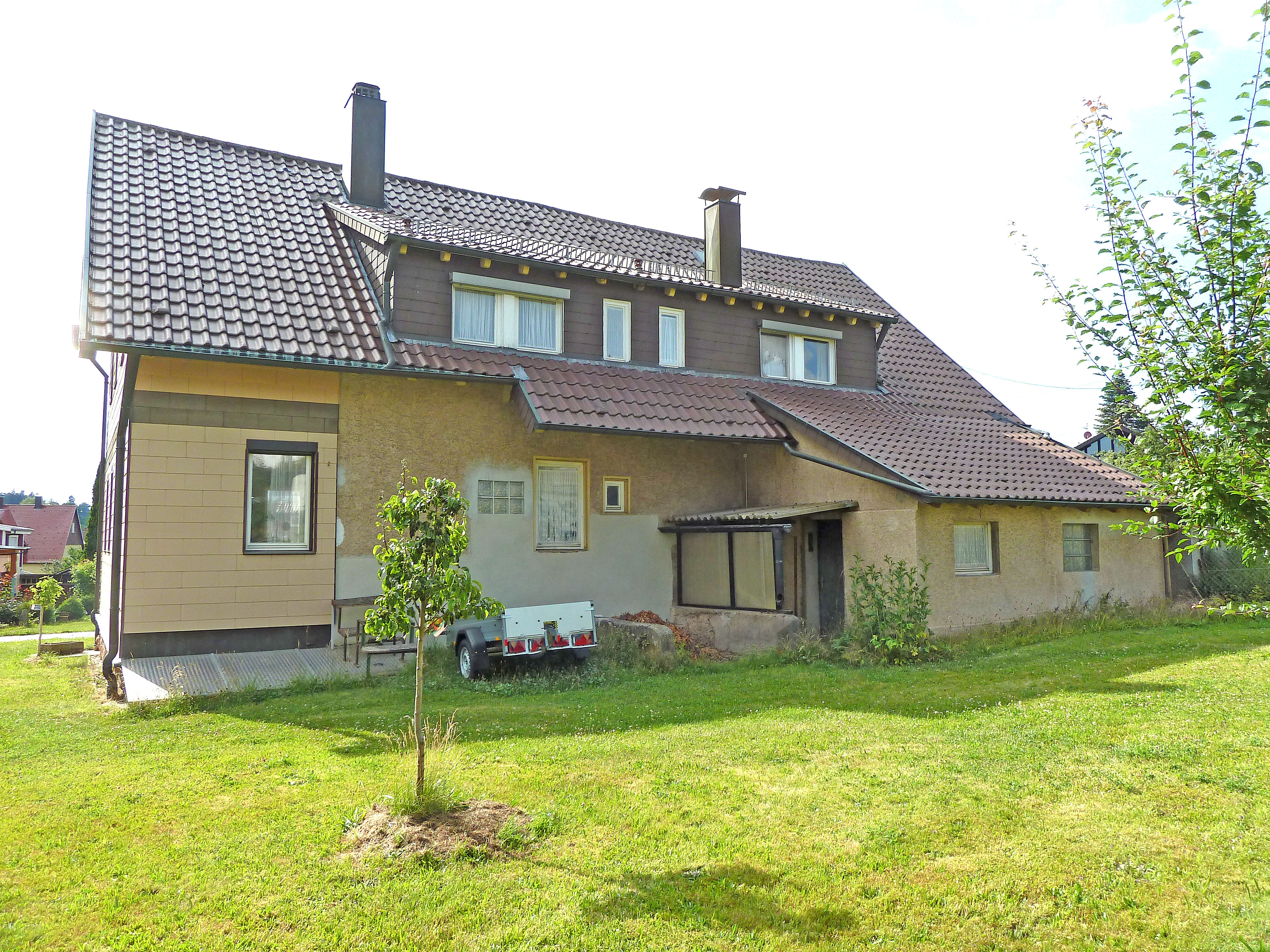 Mehrfamilienhaus zum Kauf 348.000 € 5 Zimmer 130 m²<br/>Wohnfläche 1.514 m²<br/>Grundstück ab sofort<br/>Verfügbarkeit Engelsbrand Engelsbrand 75331