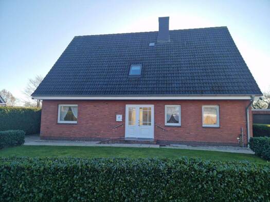 Einfamilienhaus zum Kauf 350.000 € 6 Zimmer 158 m² 1.091 m² Grundstück Husum 25813