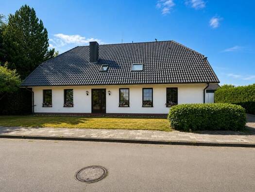 Einfamilienhaus zum Kauf 330.000 € 9 Zimmer 245 m² 862 m² Grundstück Molbergen Molbergen 49696