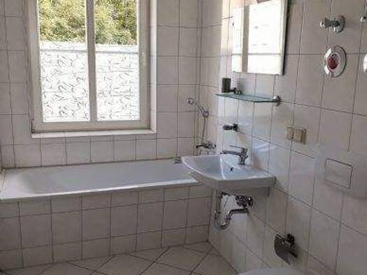 Wohnung zur Miete 190 € 2 Zimmer 34,8 m² 1. Geschoss frei ab sofort Crimmitschauer Straße 17 Innenstadt Zwickau 08056