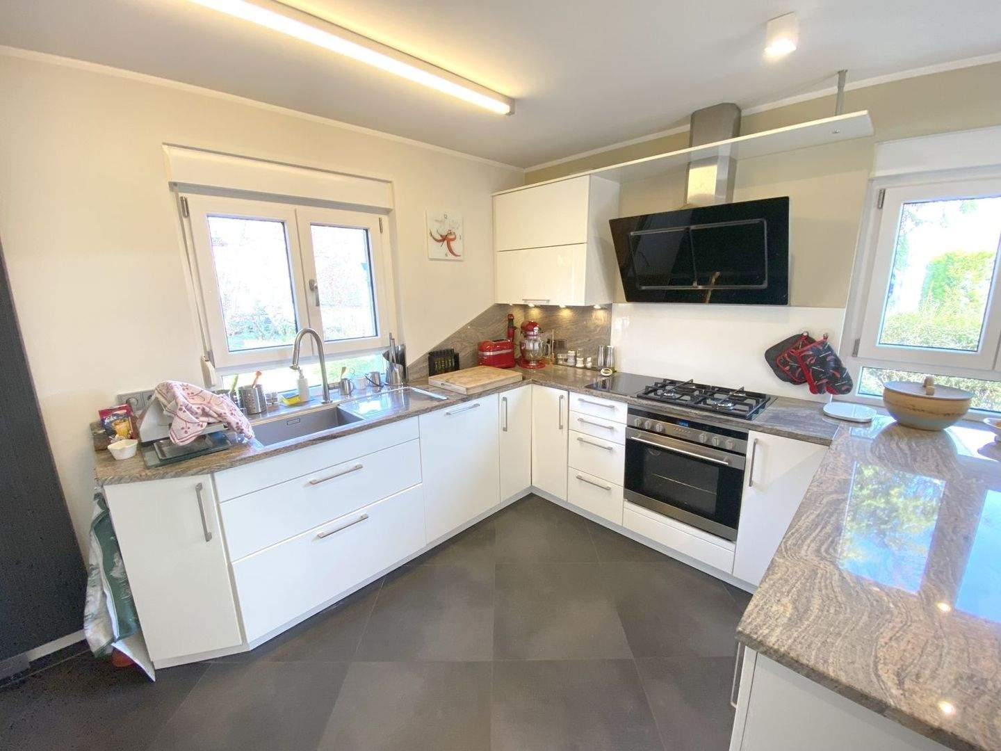 Immobilie in Sommerhausen - ...charmantes EFH in Sommerhausen mit großem Garten und Garage... - Bild 2