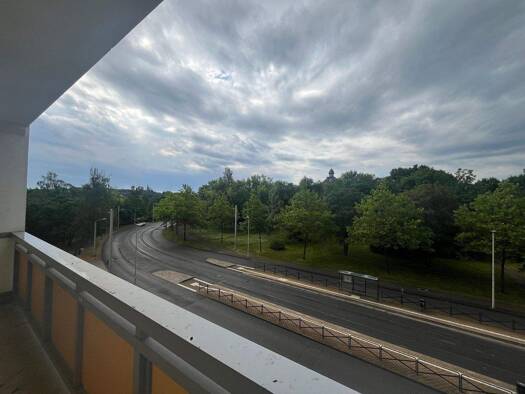 Wohnung zur Miete 345 € 3 Zimmer 75 m² 3. Geschoss frei ab sofort Neuplanitzer Straße 27 Neuplanitz Zwickau 08062
