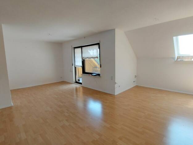 Wohnung zur Miete 750 € 3 Zimmer 76,9 m² Dachgeschoss Mainaschaff 63814