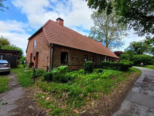 Mehrfamilienhaus zum Kauf provisionsfrei 349.500 € 9 Zimmer 211 m² 6.020 m² Grundstück Eichenallee 1 Bossee Westensee 24259
