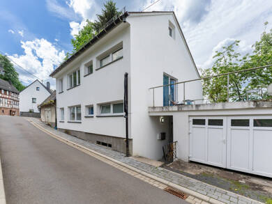 Mehrfamilienhaus zum Kauf 219.000 € 8 Zimmer 180 m² 2.300 m² Grundstück frei ab sofort Westerburg Westerburg 56457