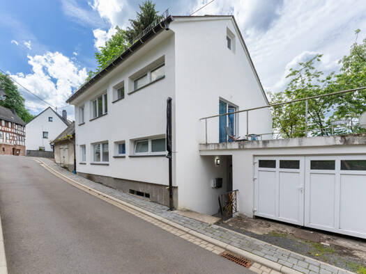 Mehrfamilienhaus zum Kauf 219.000 € 8 Zimmer 180 m² 2.300 m² Grundstück frei ab sofort Westerburg Westerburg 56457