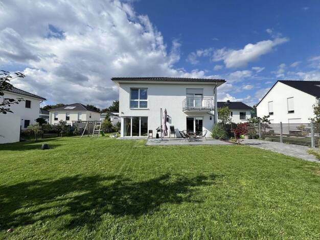 Einfamilienhaus zur Miete 2.250 € 6 Zimmer 160 m² 650 m² Grundstück Spandau 13587