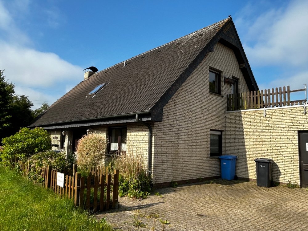 Einfamilienhaus zum Kauf 279.000 € 6 Zimmer 180 m²<br/>Wohnfläche 749 m²<br/>Grundstück Großheide Großheide 26532