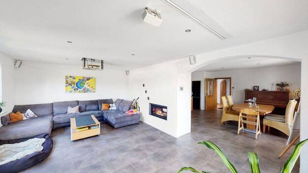 Einfamilienhaus zum Kauf provisionsfrei 639.000 € 12 Zimmer 322,4 m² 1.024 m² Grundstück Bismarckstr. 18 Schwanfeld 97523